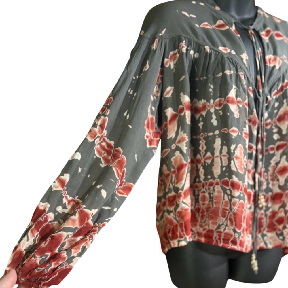 Young Fabulous & Broke  Tie Die red & grey blouse small - Picture 7 of 11